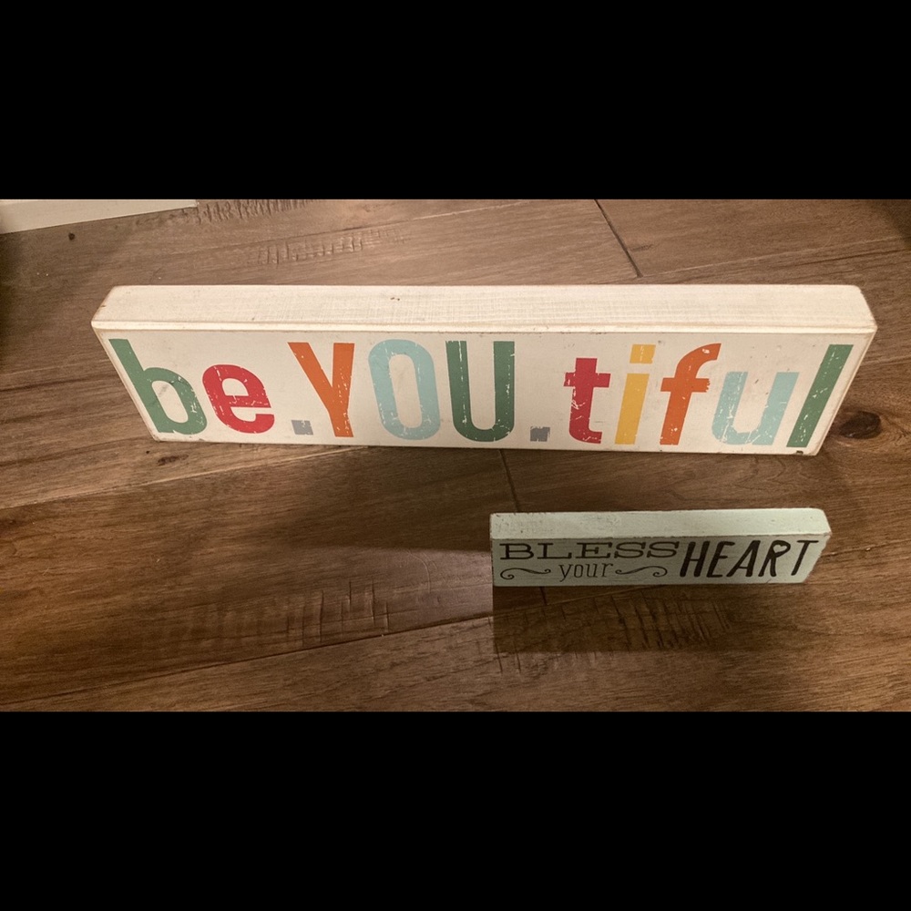 Set of 2 Wooden Signs